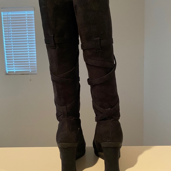 Boots - Picture 4 of 5